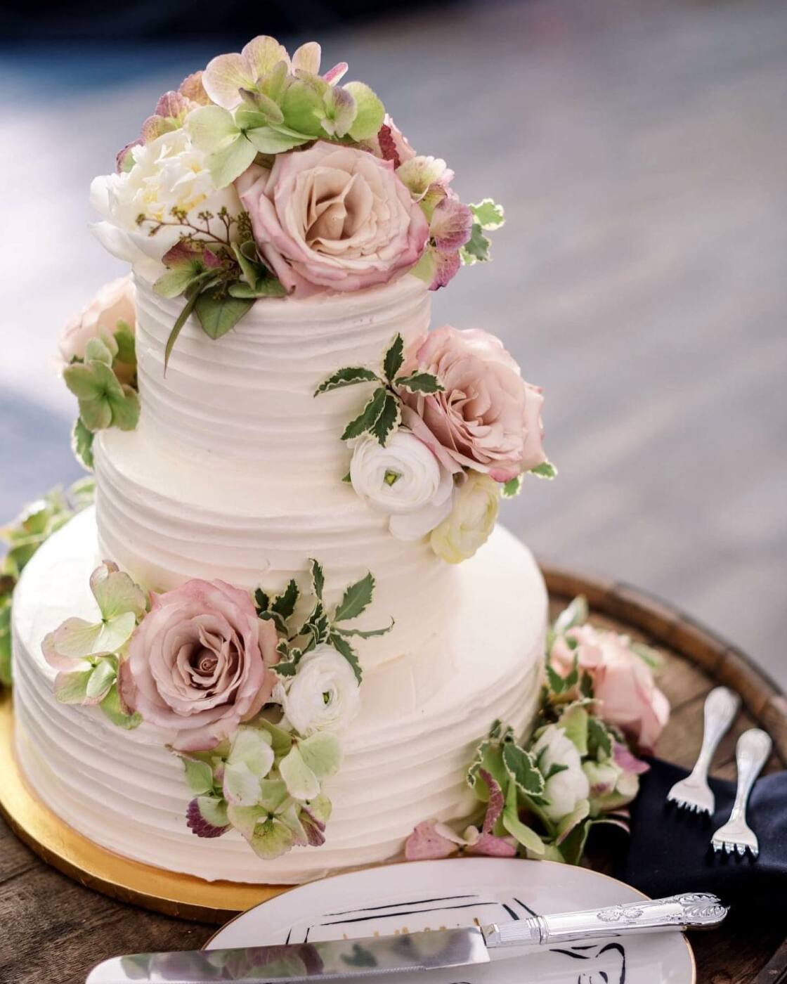 21 Magnolia Bakery Wedding Cakes That Look So Delicious (NO Fondant!) You  Might Try to Eat Your Computer | Glamour